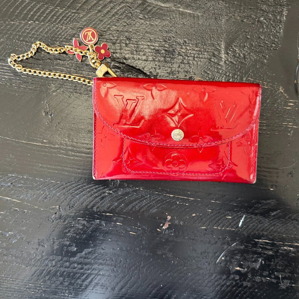 LOUIS VUITTON Vernis Envelope Plate Pouch Framboise with Gold Enamel Charms Card